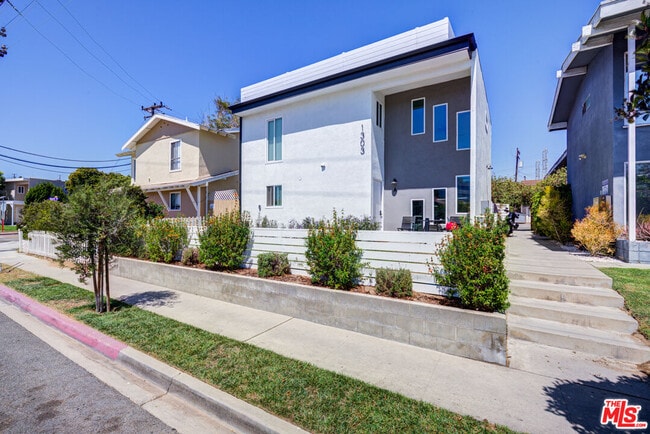 1303 Beryl St in Redondo Beach, CA - Building Photo - Building Photo
