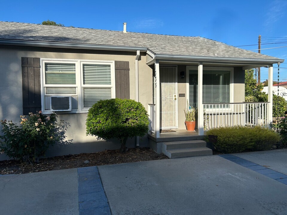 1035 64th St in Sacramento, CA - Building Photo