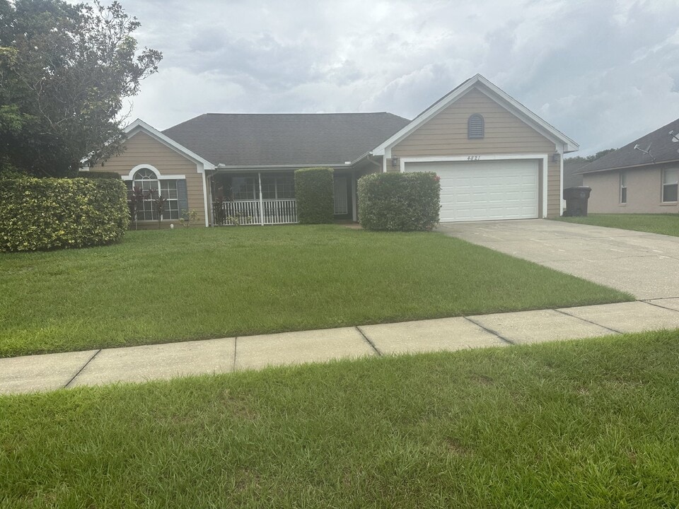 4821 Jeanette Ct in St. Cloud, FL - Building Photo