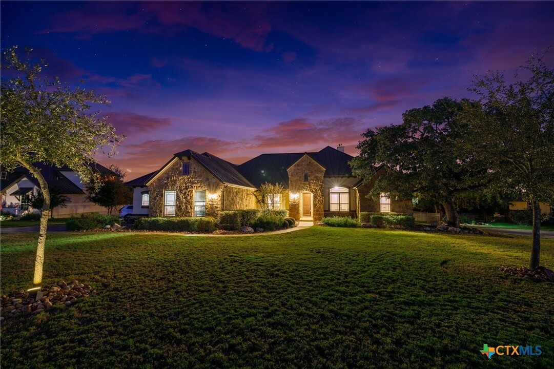 5760 High Forest Dr in New Braunfels, TX - Foto de edificio