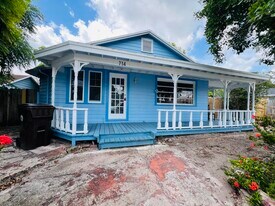 714 W Lakewood Rd in West Palm Beach, FL - Building Photo