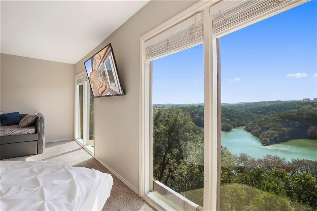 1949 Westlake Dr in Austin, TX - Building Photo