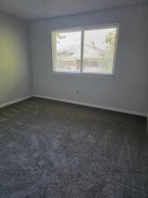 73 Oakridge Dr in West Seneca, NY - Building Photo - Building Photo
