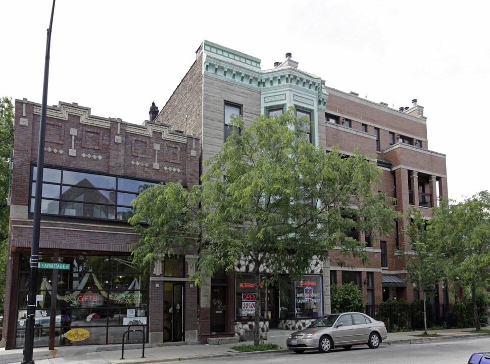 1937 W Armitage Ave in Chicago, IL - Building Photo