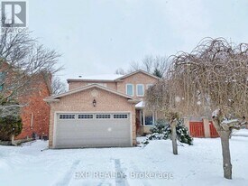 1 Teasdale Ct in Aurora, ON - Building Photo