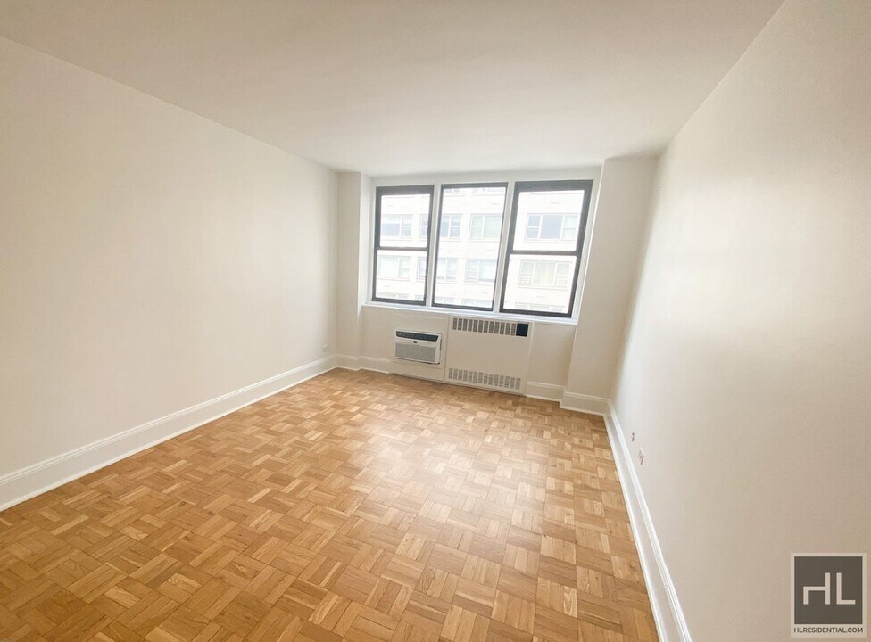 435 E 79th St in New York, NY - Building Photo
