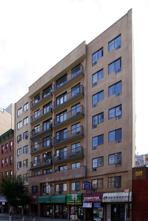 135 Division St in New York, NY - Building Photo