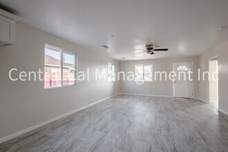 1004 Padre St in Bakersfield, CA - Foto de edificio - Building Photo