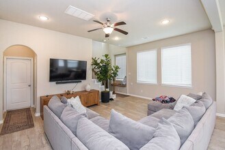 8726 Laurel Crest Dr in Sienna, TX - Building Photo - Building Photo