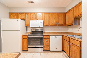 655 Biltmore Dr in Virginia Beach, VA - Building Photo - Building Photo