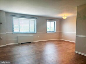 1300 S Arlington Ridge Rd in Arlington, VA - Building Photo - Building Photo