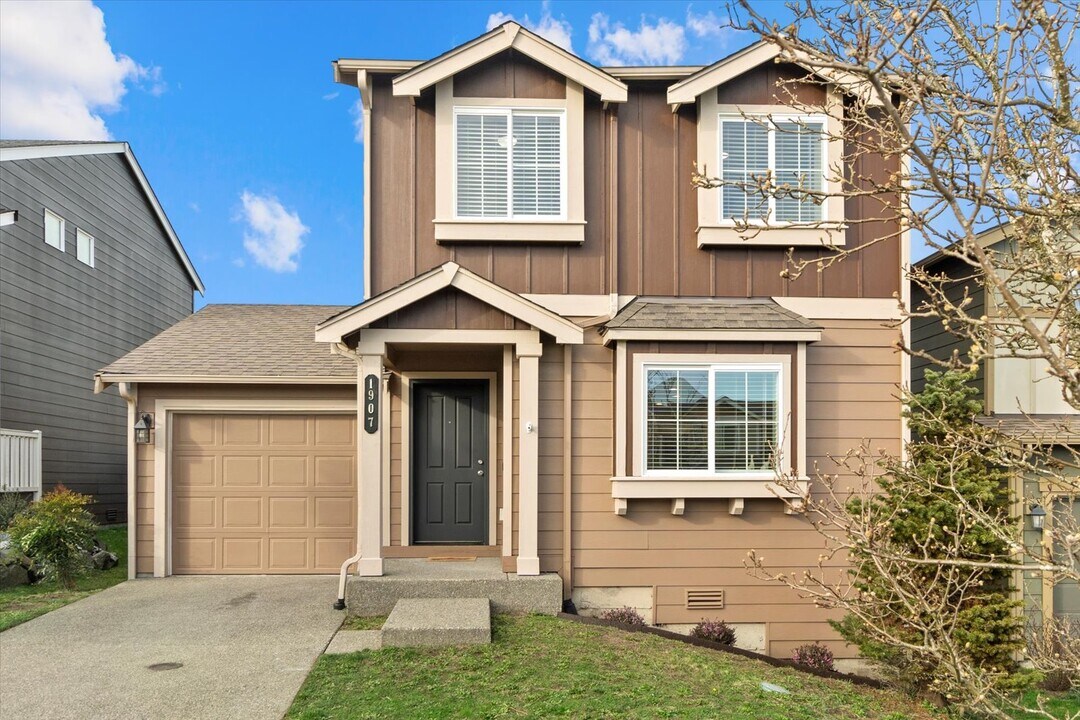 1907 199th St E in Spanaway, WA - Building Photo