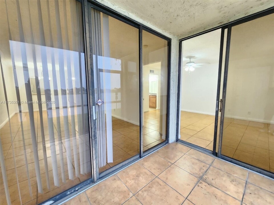 3300 NW 46th St, Unit 102 in Fort Lauderdale, FL - Building Photo