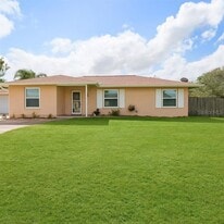 2283 Howland Blvd in Deltona, FL - Building Photo