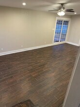 3336 I-35 in Natalia, TX - Foto de edificio - Building Photo