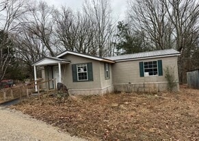 120 Dandridge Rd in Senatobia, MS - Building Photo