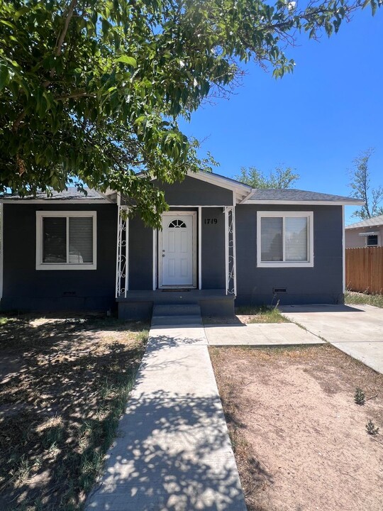 1719 Pontiac Dr in Roswell, NM - Building Photo