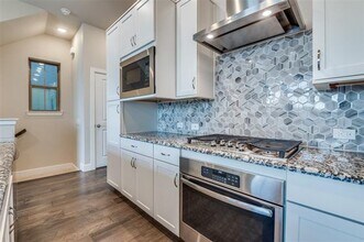 1044 Manacor Ln in Dallas, TX - Building Photo - Building Photo