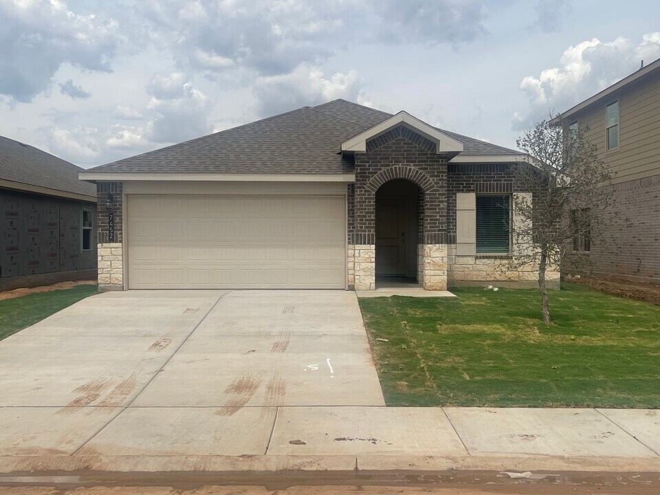 7452 9th St in Lubbock, TX - Building Photo