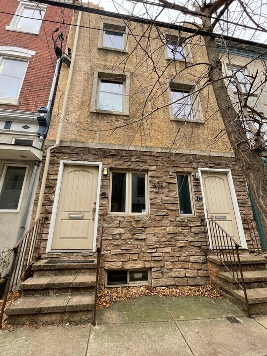 434 Poplar St in Philadelphia, PA - Building Photo