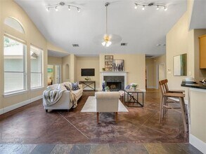 10346 Bel Aire Dr in Dallas, TX - Building Photo - Building Photo