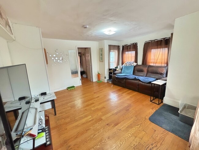 22 Almont St in Medford, MA - Building Photo - Building Photo