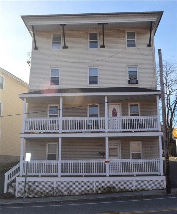 90 Railroad St-Unit -3 in Lincoln, RI - Building Photo