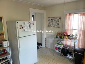 113 Pleasant St, Unit 02A in Cambridge, MA - Building Photo - Building Photo