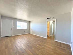 Ridgewood Village Apartments in Moore, OK - Building Photo - Building Photo