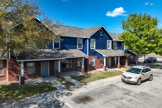 Asbury Place in San Marcos, TX - Foto de edificio - Building Photo