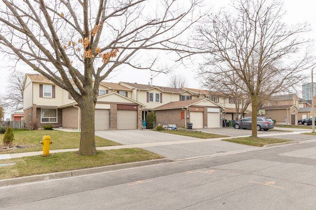 46 Truro Cres in Toronto, ON - Building Photo - Building Photo