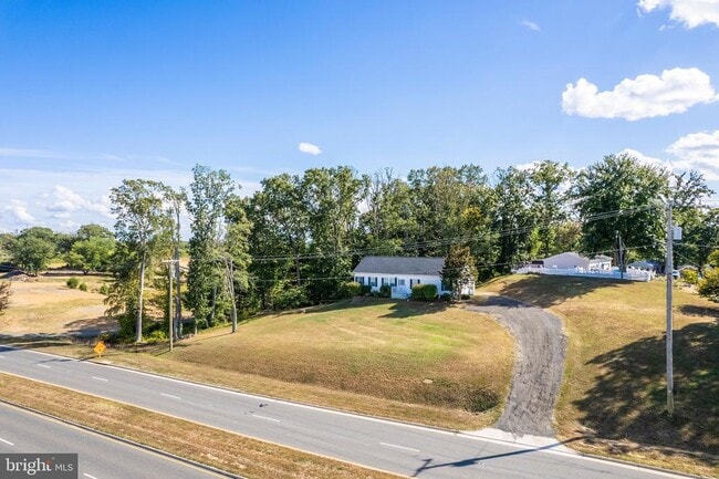 property at 922 Courthouse Rd