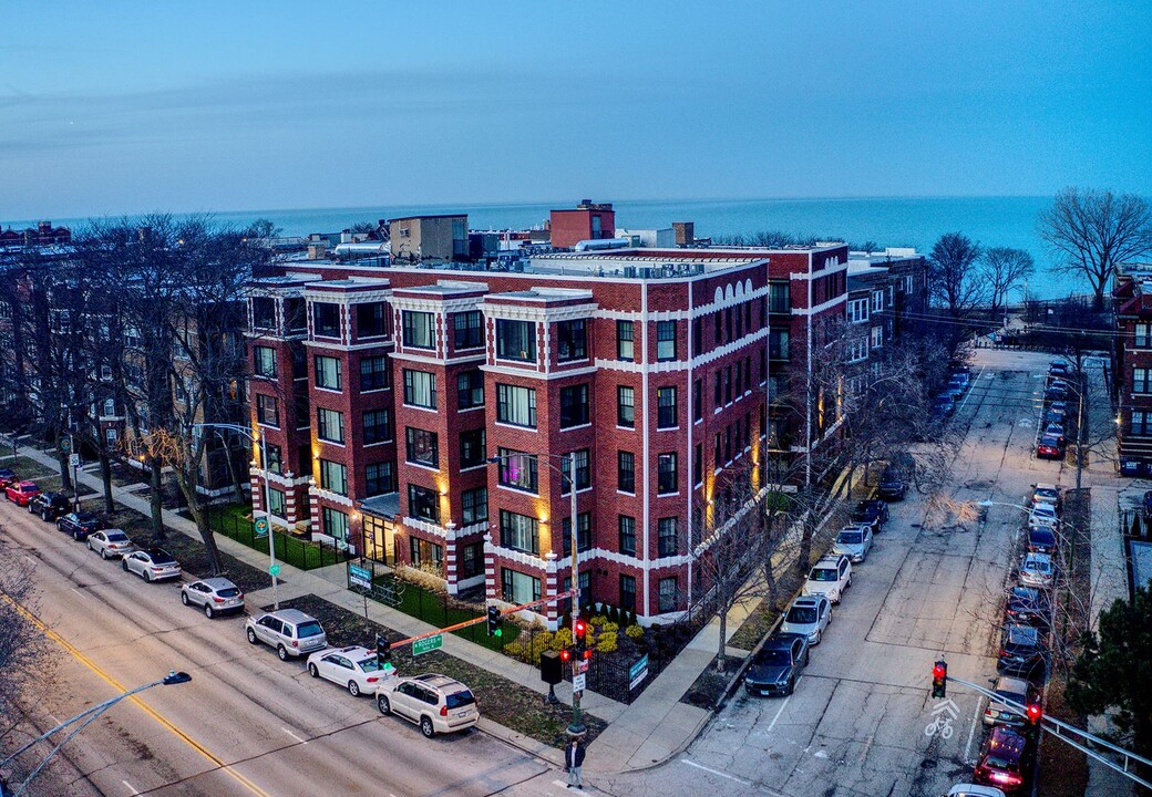 7655 N Sheridan Rd, Unit 406 in Chicago, IL - Building Photo