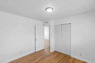 922 Holmes Apartments in Ypsilanti, MI - Building Photo - Building Photo