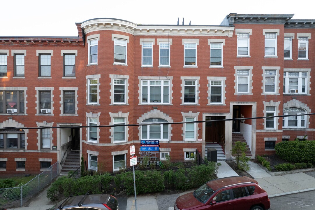 14 Mount Hood Rd, Unit 4 in Boston, MA - Building Photo
