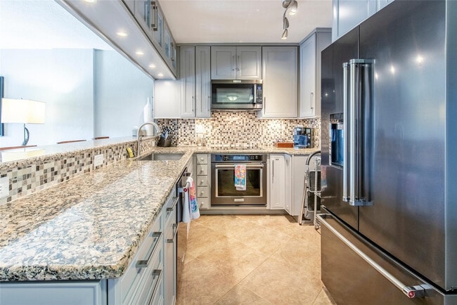 1831 NE 38th St in Fort Lauderdale, FL - Foto de edificio - Building Photo