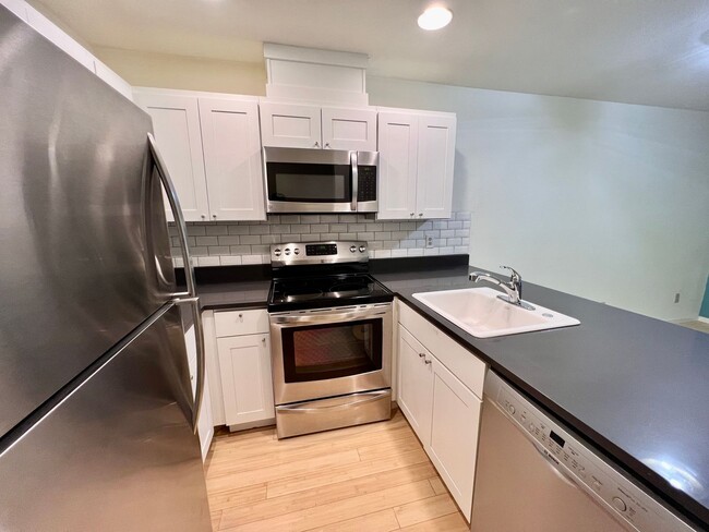 Underground Parking Spot!!!, Unit S-120 in Seattle, WA - Foto de edificio - Building Photo