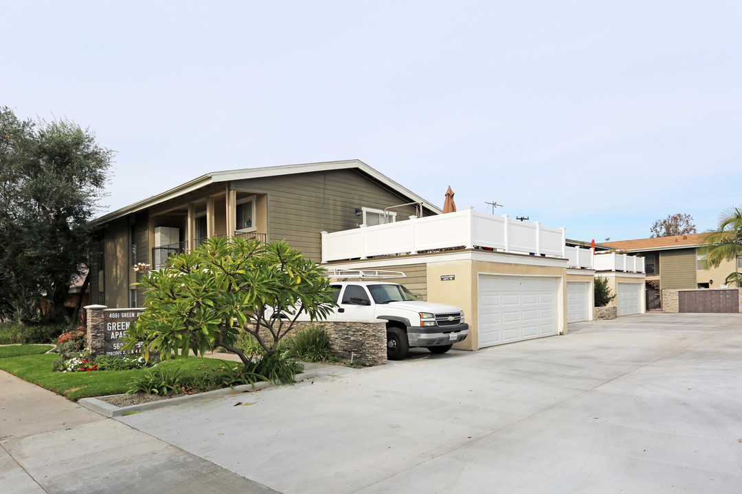 Green Villa Apartments in Los Alamitos, CA - Building Photo