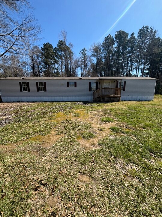 9750 Hillon Hood Rd in Denham Springs, LA - Building Photo