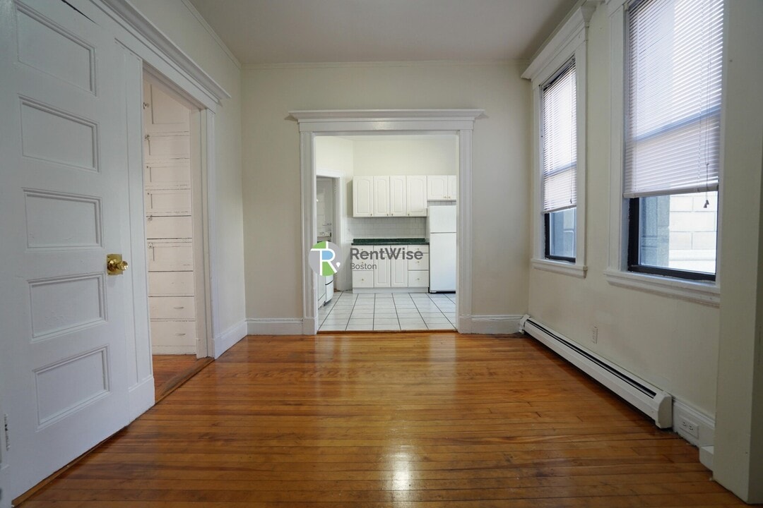 72 Gardner St, Unit E2 in Boston, MA - Building Photo