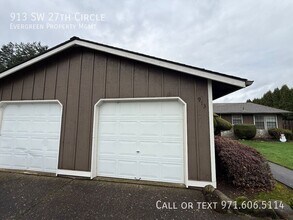 913 SW 27th Cir in Troutdale, OR - Building Photo - Building Photo