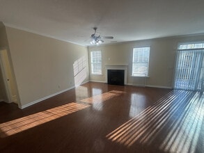 Room in House on Brintons Cottage St in Raleigh, NC - Foto de edificio - Building Photo
