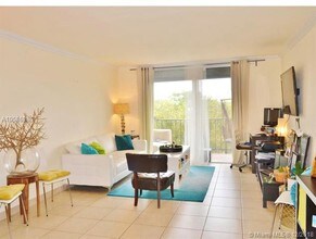 1465 NE 123rd St-Unit -416 in North Miami, FL - Building Photo - Building Photo