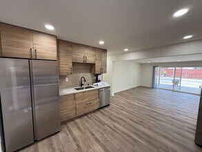 5127 E Falls View Dr in San Diego, CA - Building Photo - Building Photo