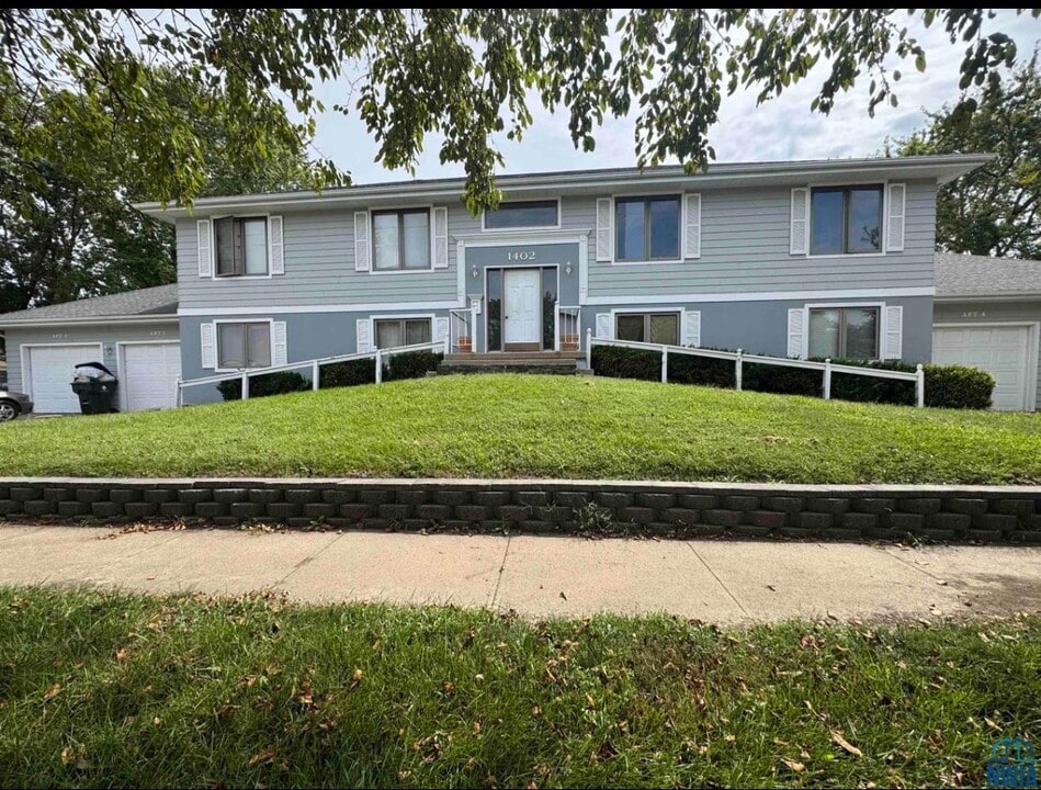 1402 5th Ave, Unit 2 in South Sioux City, NE - Foto de edificio