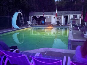 8 Brackett Rd in Framingham, MA - Foto de edificio - Building Photo