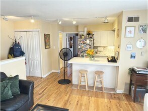 715 W Diversey Pkwy in Chicago, IL - Building Photo - Building Photo