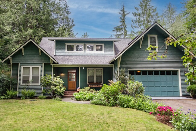 property at 8885 Driscoll Ln NE