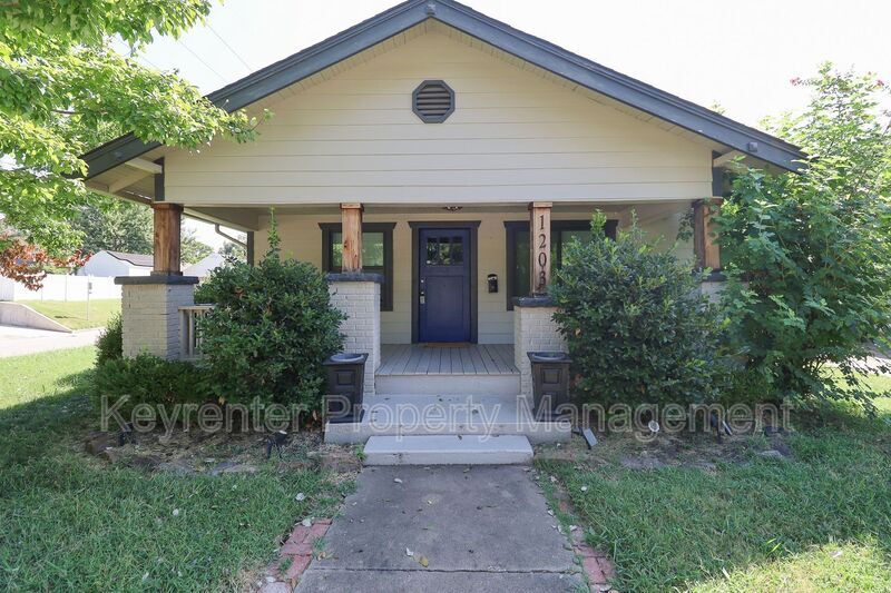 1203 S Florence Pl in Tulsa, OK - Foto de edificio