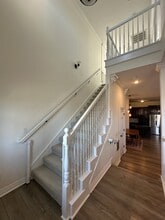 571 N Rupple Rd in Fayetteville, AR - Foto de edificio - Building Photo